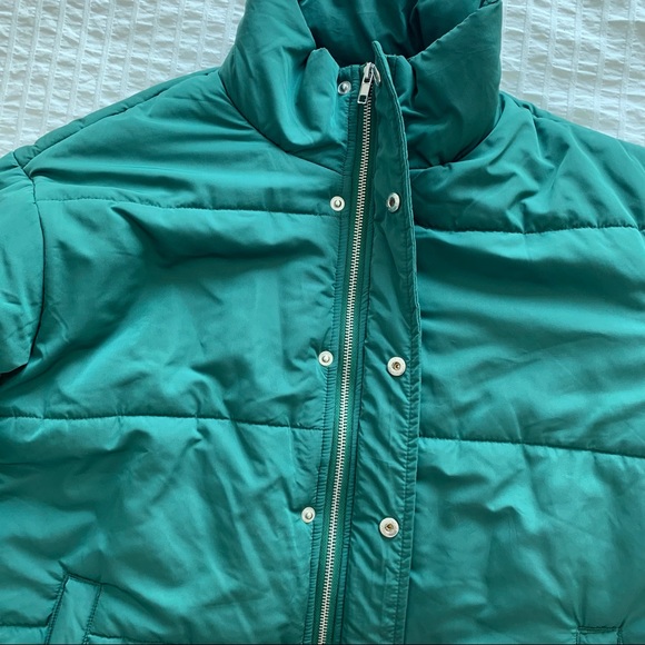 SOLD - RVCA green cropped puffer jacket - Picture 5 of 9